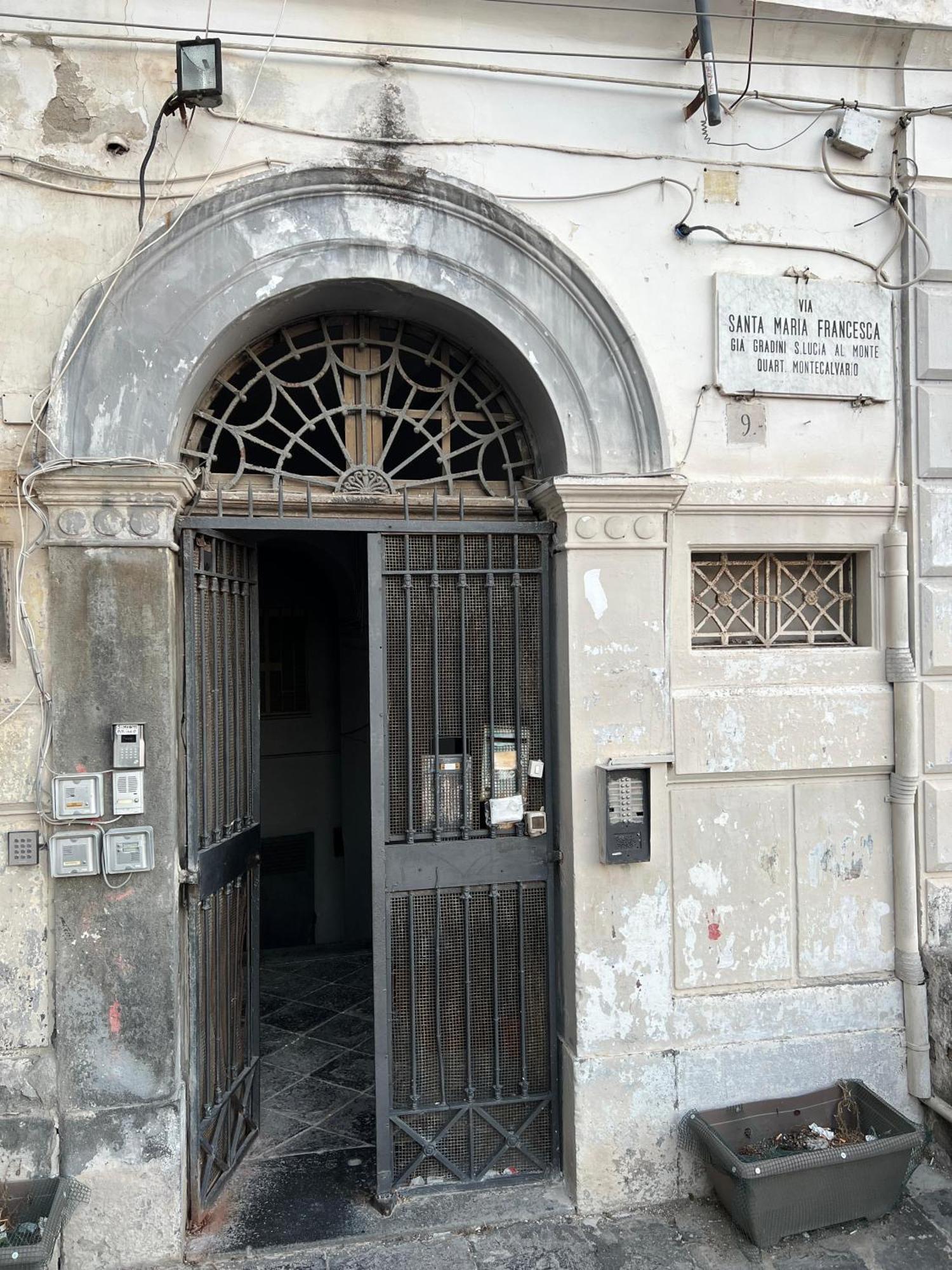 La Casa Della Nonna - Quartierispagnoli Napoli Bagian luar foto